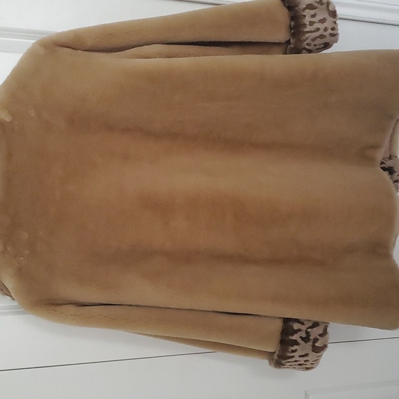 Women's faux fur short coat - Picture 4 of 5